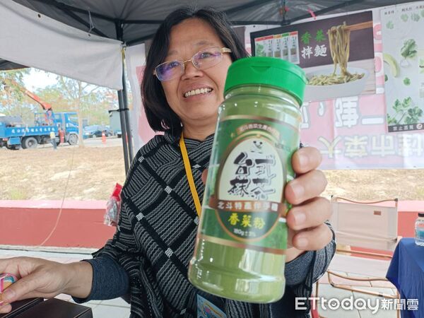 ▲迎2026年田中購物節今日開跑，民眾排隊領消費券搶得好彩頭。（圖／記者唐詠絮攝 田中鎮公所提供）