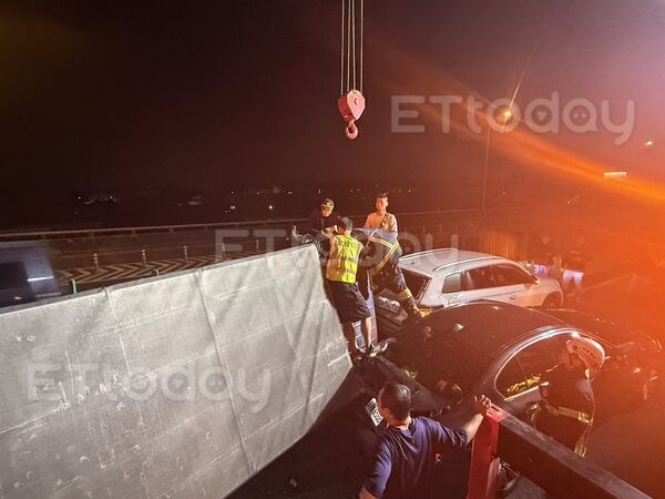 ▲台88西向7.5K發生嚴重車禍。（圖／高雄機動救災協會提供）