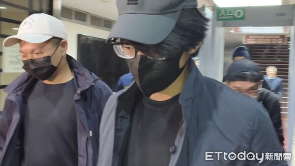 ▲▼「小英男孩」收賄案，鄭亦麟交保300萬離開。（圖／記者黃哲民攝）