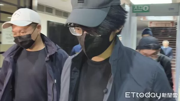 ▲▼「小英男孩」收賄案，鄭亦麟交保300萬離開。（圖／記者黃哲民攝）