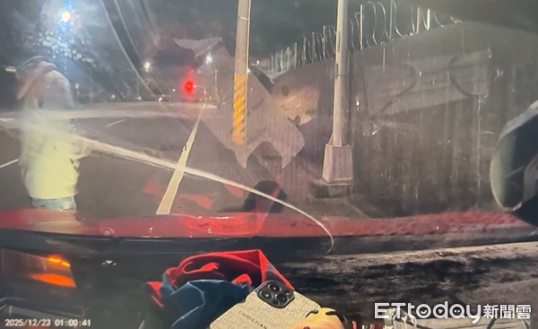 ▲▼             經營賭博網站的王姓男子，找來2名共犯搶劫賭客賺取的30餘萬彩金。（圖／記者林東良翻攝，下同）