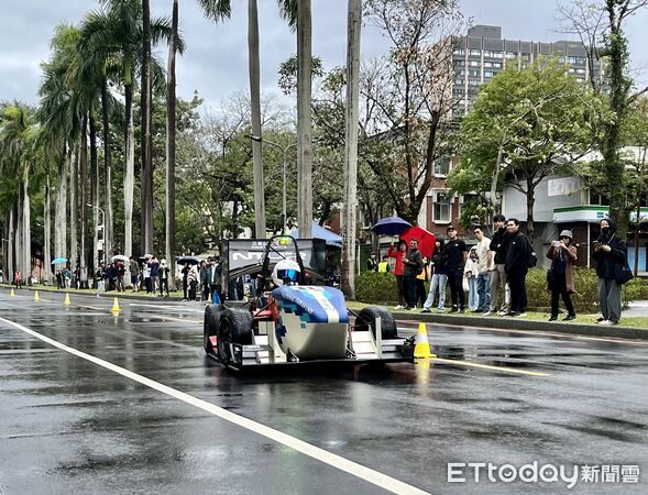 ▲▼台大賽車隊七年磨一劍，今年首度在日本名古屋的學生方程式聯賽達成全項目完賽的新里程碑。（圖／記者許敏溶攝）