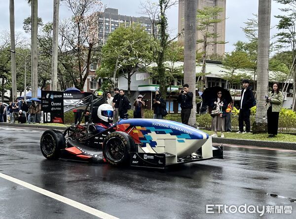 ▲▼台大賽車隊七年磨一劍，今年首度在日本名古屋的學生方程式聯賽達成全項目完賽的新里程碑。（圖／記者許敏溶攝）