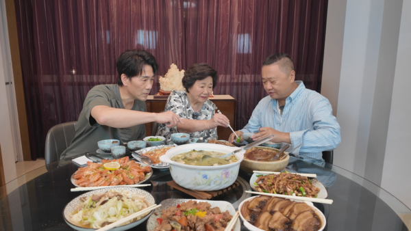 ▲▼ 邰智源受邀上羅時豐YT節目。（圖／大牛比較攬提供）