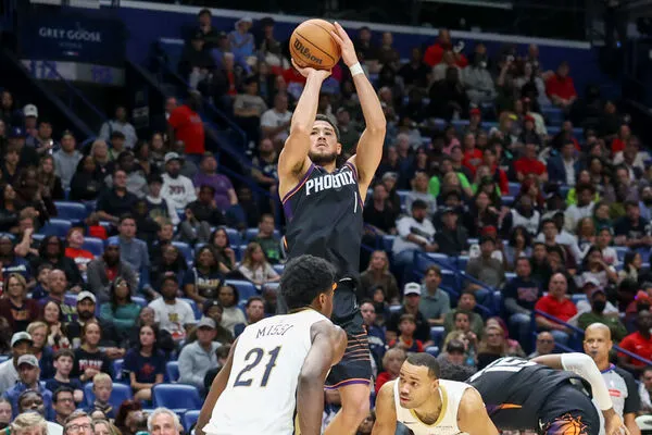 ▲太陽一哥布克全場攻下30分、9籃板及5助攻，其中有12分集中在最末節。（圖／達志影像／美聯社）