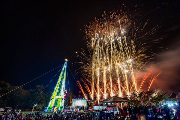 ▲南投「2025草屯聖誕煙火嘉年華」今、明（28日）兩天於草屯鎮酷比親子運動公園開跑。（圖／南投縣府觀光處提供）