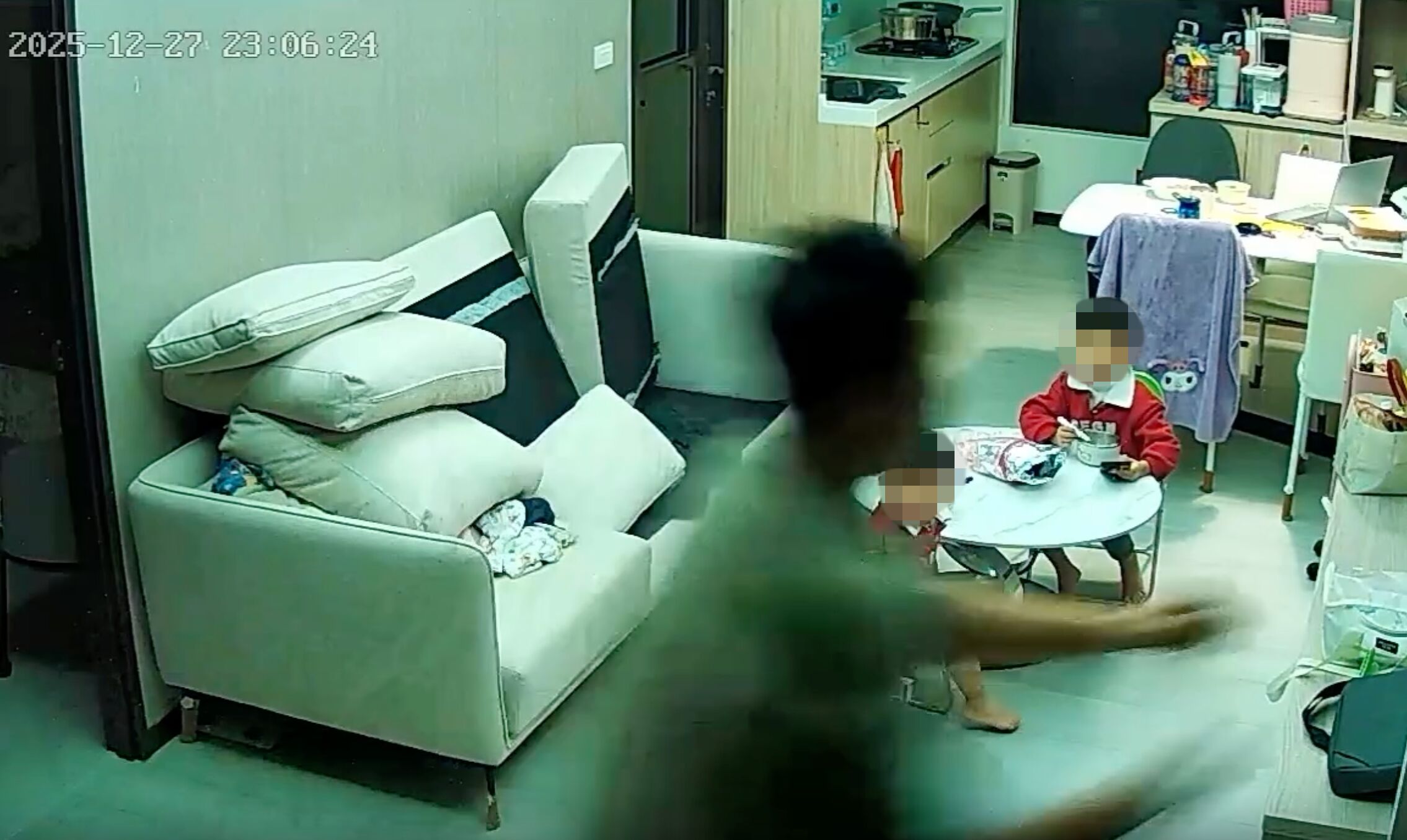 ▲▼網友分享，地震發生當下，老公嚇到略過小孩衝進房間找她。（圖／翻攝Threads）