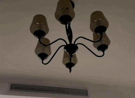 ▲杭州民眾拍下家中燈具搖晃。（圖／翻攝微博）