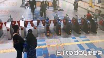 工程公司員工跟老闆吵架...大鬧捷運站遭制伏　激動拉扯畫面曝　