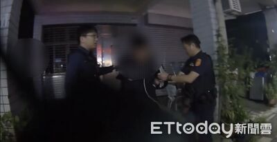 英雄救美畫面曝！熱心男街頭衝車陣抓詐騙仔　結局令人傻眼