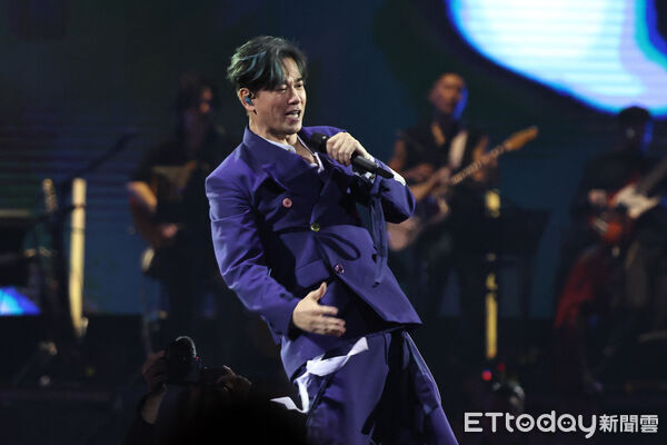 ▲▼ 李聖傑cue台下的曾國城演唱。（圖／記者黃克翔攝）