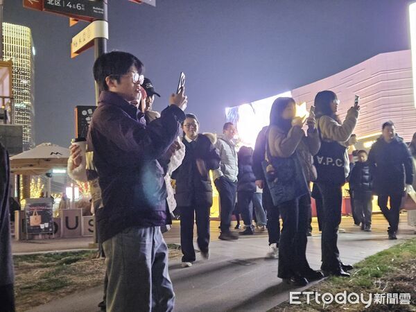 ▲▼台北市副市長林奕華一行晚間參訪上海徐匯濱江一帶。20251227（圖／記者陳冠宇攝）