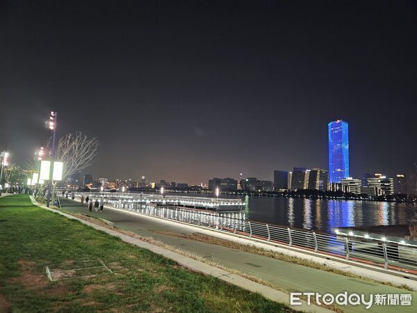 ▲▼台北市副市長林奕華一行晚間參訪上海徐匯濱江一帶。20251227（圖／記者陳冠宇攝）