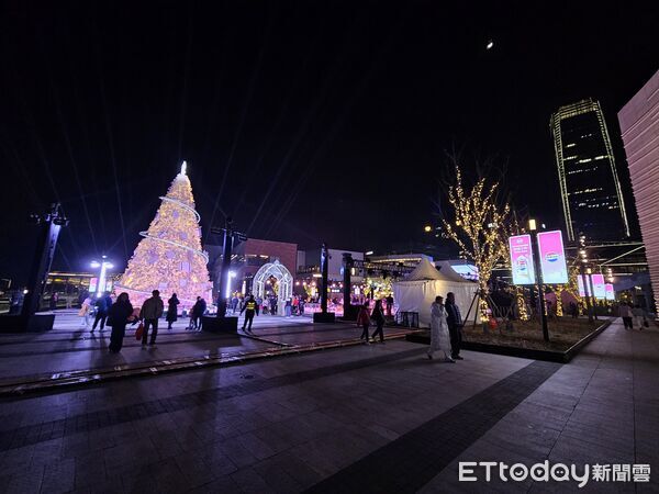 ▲▼台北市副市長林奕華一行晚間參訪上海徐匯濱江一帶。20251227（圖／記者陳冠宇攝）