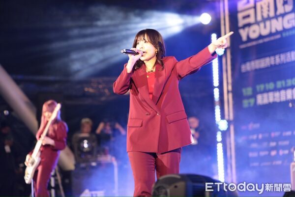 ▲「2026台南好young」南瀛草地音樂會27日晚間登場，吸引超過6萬人次湧入新營南瀛綠都心公園。（記者林東良翻攝，下同）