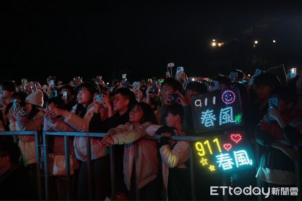 ▲「2026台南好young」南瀛草地音樂會27日晚間登場，吸引超過6萬人次湧入新營南瀛綠都心公園。（記者林東良翻攝，下同）