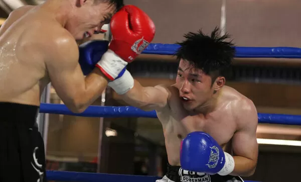 ▲二度挑戰職業擂台的職業軍人許誌宸，在克服繁重營務與視力模糊的雙重壓力下，成功擊敗對手奪得生涯首勝。（圖／中華拳擊總會提供）