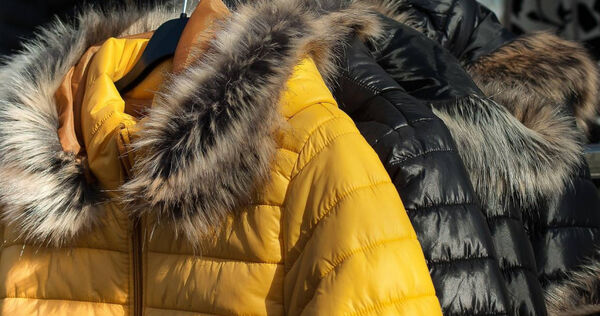 近期大陸一名男子因長時間穿著廉價且破損的羽絨衣，竟發生呼吸衰竭，就醫確診是過敏性肺炎。（示意圖／Pixabay）