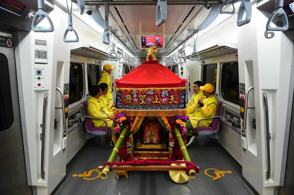 ▲▼新北拱心宮媽祖進香今包下台鐵列車啟航。（圖／新北拱心宮提供）