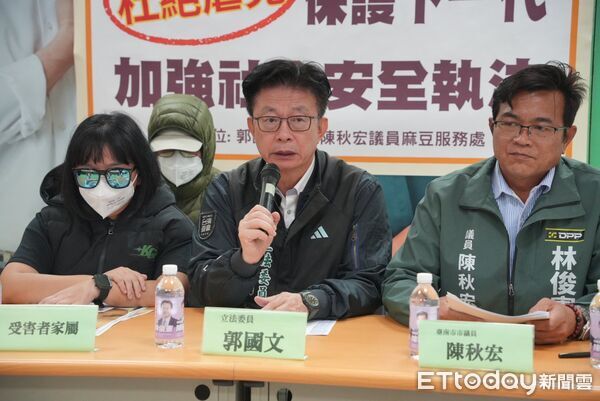 ▲▼ 麻豆2保母虐童遭羈押禁見 受害家屬痛批：殘忍虐待 受害兒童高達6名 。（圖／記者林東良翻攝）