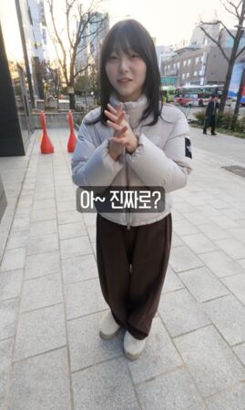 ▲▼高一女學生被攔住拍照！精緻五官有演員長相　爸爸竟是大咖演員。（圖／翻攝自「Jaggada」頻道）