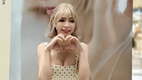 ▲▼寶兒公主造型獻愛心給粉絲 。（圖／創意市集出版社提供）