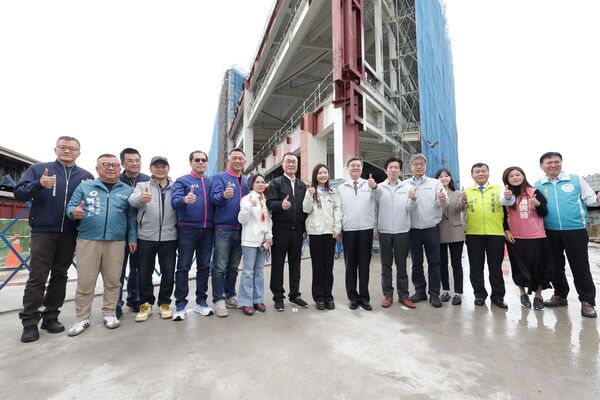 ▲▼行政院長卓榮泰、秘書長張惇涵和民進黨立委吳沛憶、農業部長陳駿季今（28日）共同赴果菜市場訪視。（圖／立委吳沛憶國會辦公室提供）