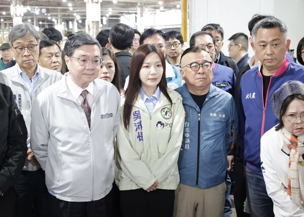 ▲▼行政院長卓榮泰、秘書長張惇涵和民進黨立委吳沛憶、農業部長陳駿季今（28日）共同赴果菜市場訪視。（圖／立委吳沛憶國會辦公室提供）