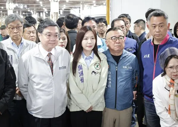 ▲▼行政院長卓榮泰、秘書長張惇涵和民進黨立委吳沛憶、農業部長陳駿季今（28日）共同赴果菜市場訪視。（圖／立委吳沛憶國會辦公室提供）