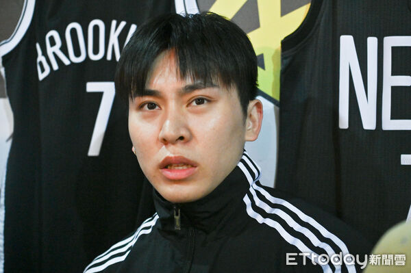 ▲▼新北國王新莊體育館主場賽事＆林書豪球衣引退儀式，邱相榤到場觀戰。（圖／記者李毓康攝）