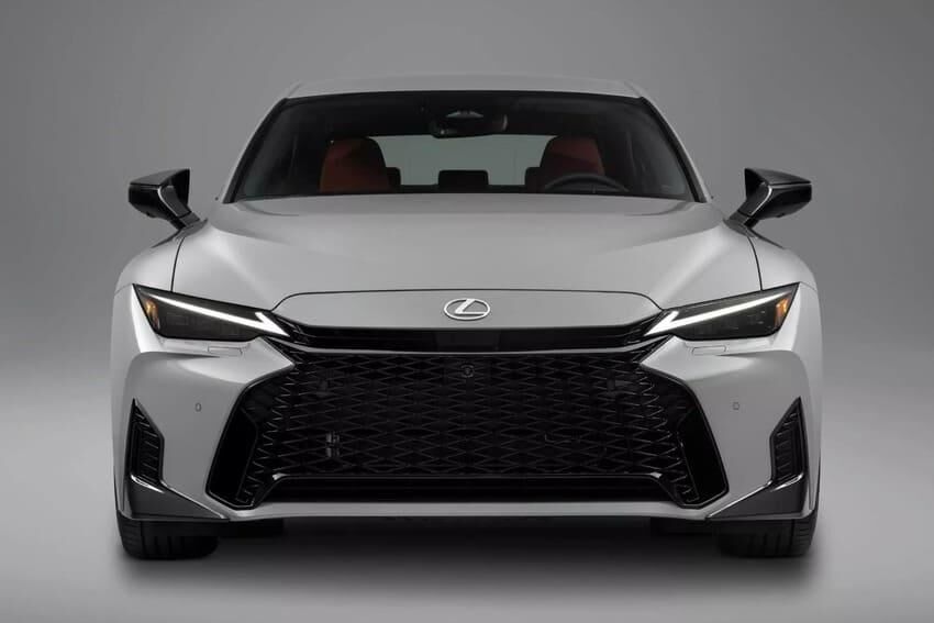 ▲北美跟在日本市場之後，官網上架改款新LEXUS IS。（圖／翻攝自LEXUS）