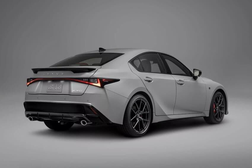 ▲北美跟在日本市場之後，官網上架改款新LEXUS IS。（圖／翻攝自LEXUS）