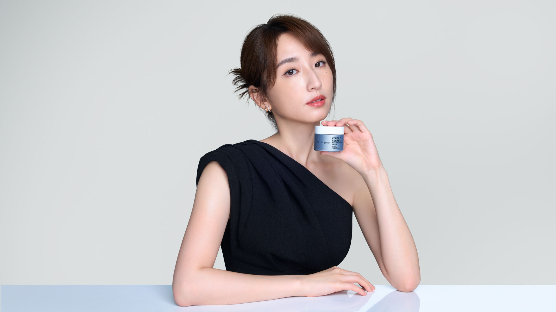 ▲▼露得清,柯佳嬿,A醇。（圖／露得清提供）