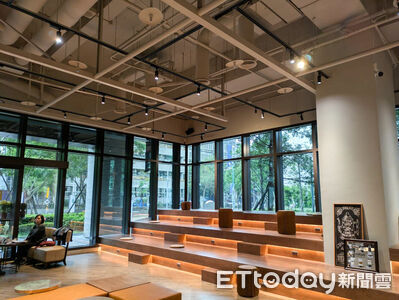 路易莎新品牌「白霧時光」開幕