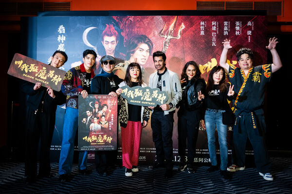 ▲《叫我驅魔男神》舉辦「驅魔趴」搶先試映會，印度男神阿建巴吉瓦合體林哲熹、張懷秋、高捷、吳震亞。（圖／光盛影業提供）
