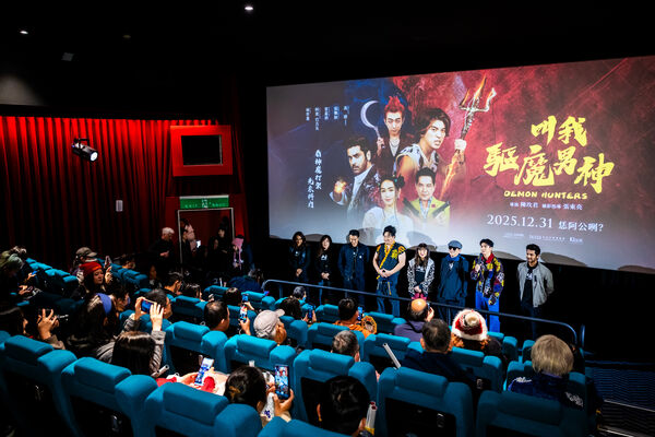 ▲《叫我驅魔男神》舉辦「驅魔趴」搶先試映會，印度男神阿建巴吉瓦合體林哲熹、張懷秋、高捷、吳震亞。（圖／光盛影業提供）