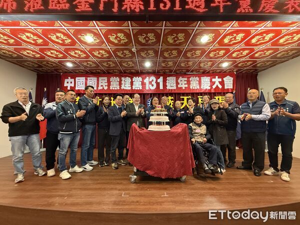▲▼ 金門93歲國民黨老黨員插鼻胃管出席建黨131週年黨慶。(圖／記者鄭逢時攝)