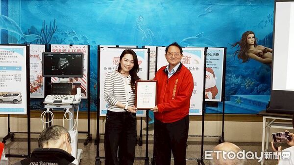 ▲充實偏鄉醫療量能，財團法人戴水教育基金會捐贈醫療巡迴車及超音波掃描儀。（圖／台中榮總埔里分院提供）