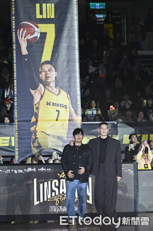 ▲▼林書豪球衣引退儀式，周杰倫驚喜現身獻上祝福。（圖／記者李毓康攝）