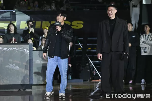 ▲▼林書豪球衣引退儀式，周杰倫驚喜現身獻上祝福。（圖／記者李毓康攝）