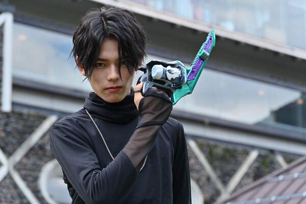 ▲▼日女團超人氣成員爆熱戀！　香閨密會小4歲男星。（圖／翻攝自X、IG）