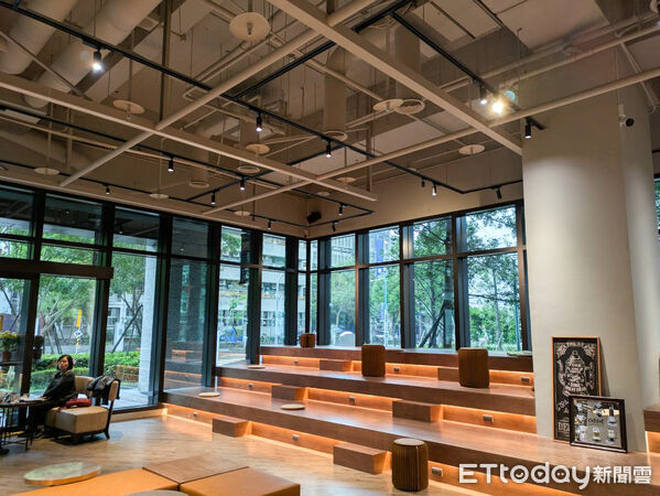 ▲路易莎集團「白霧時光」（圖／記者黃士原攝）