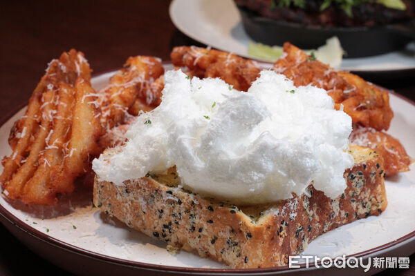 ▲路易莎集團「白霧時光」（圖／記者黃士原攝）