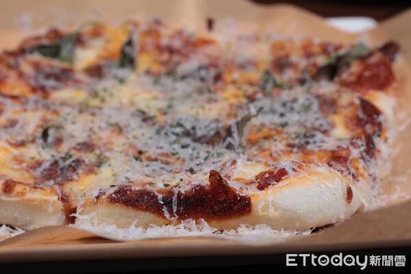 ▲路易莎集團「白霧時光」（圖／記者黃士原攝）