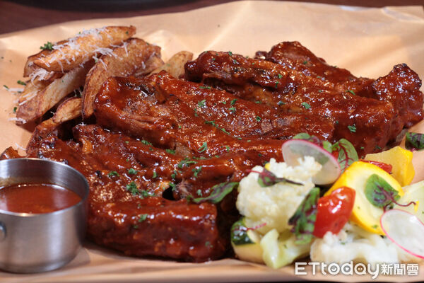 ▲路易莎集團「白霧時光」（圖／記者黃士原攝）