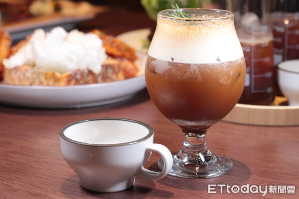 ▲路易莎集團「白霧時光」（圖／記者黃士原攝）