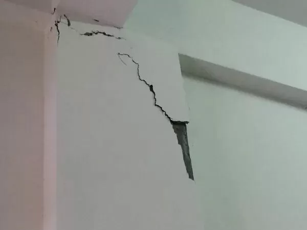 ▲▼ 地震，梁柱            。（圖／戴雲發提供）