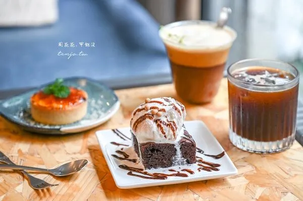 ▲▼大安站開到晚上11點深夜咖啡店。（圖／部落客周花花提供）