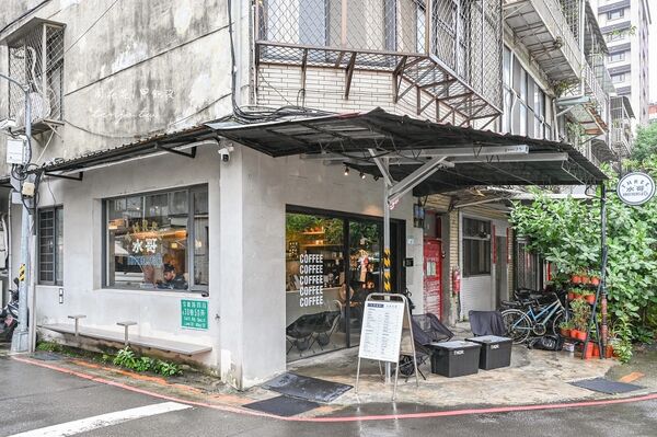 ▲▼大安站開到晚上11點深夜咖啡店。（圖／部落客周花花提供）