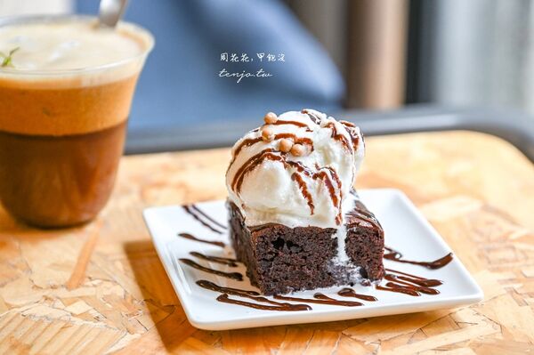 ▲▼大安站開到晚上11點深夜咖啡店。（圖／部落客周花花提供）